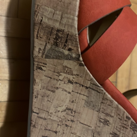 GUESS NEW Dayva platform sandal - Picture 10 of 16